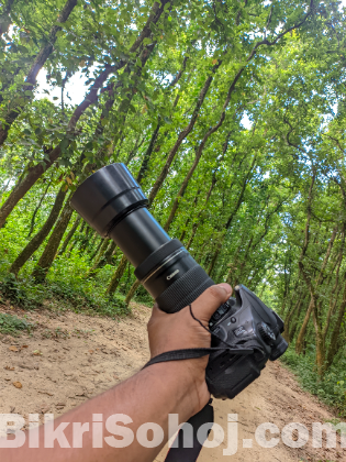 Nikon 60D with 55-250 mm zoom lence (used)